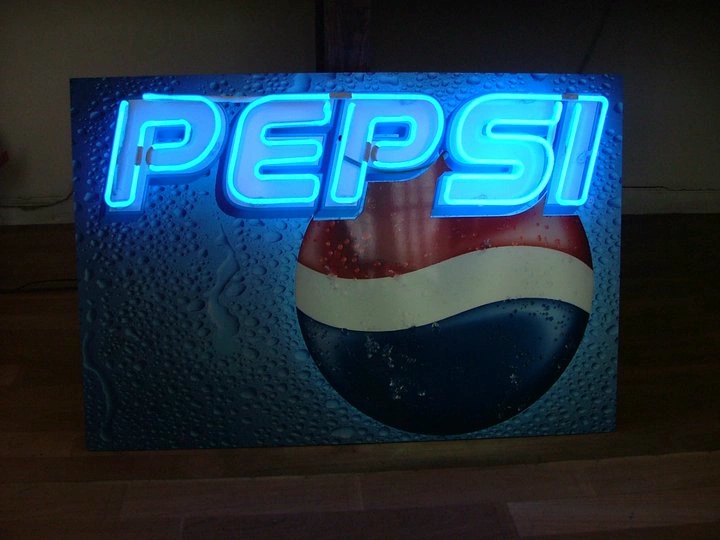 Неонов надпис Pepsi