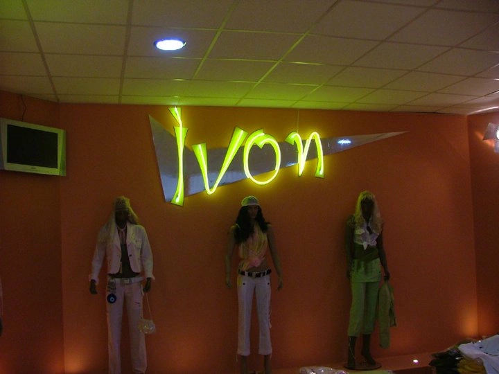 Неоново лого за магазин Ivon