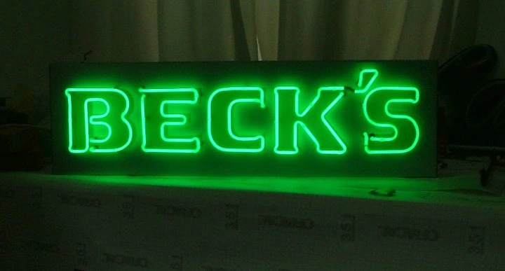 Неонов надпис Beck’s