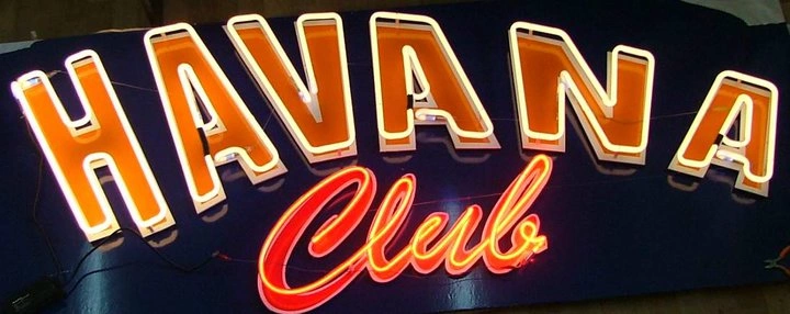Неонов надпис Havana Club