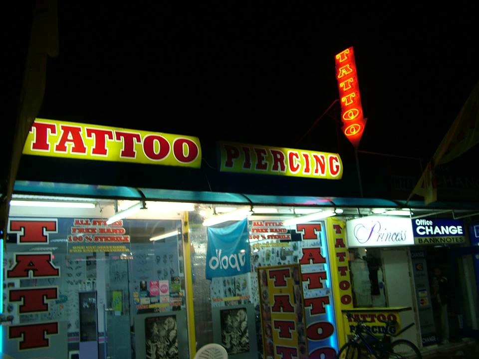 Брандиране на студио за татуировки и пиърсинг
