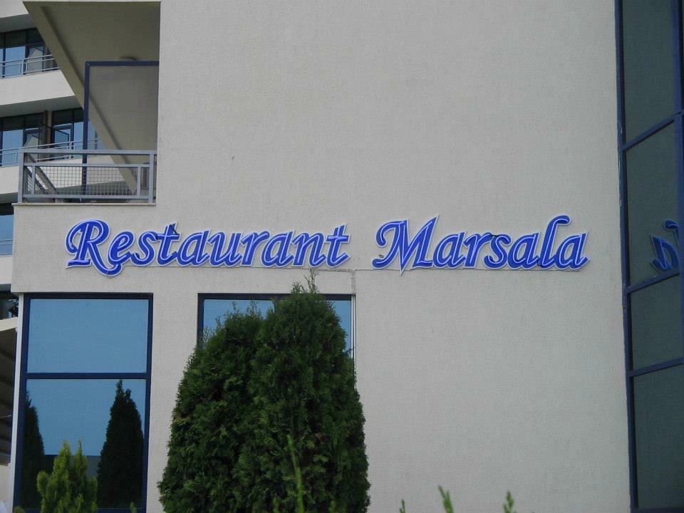 Неонов надпис Restaurant Marsala