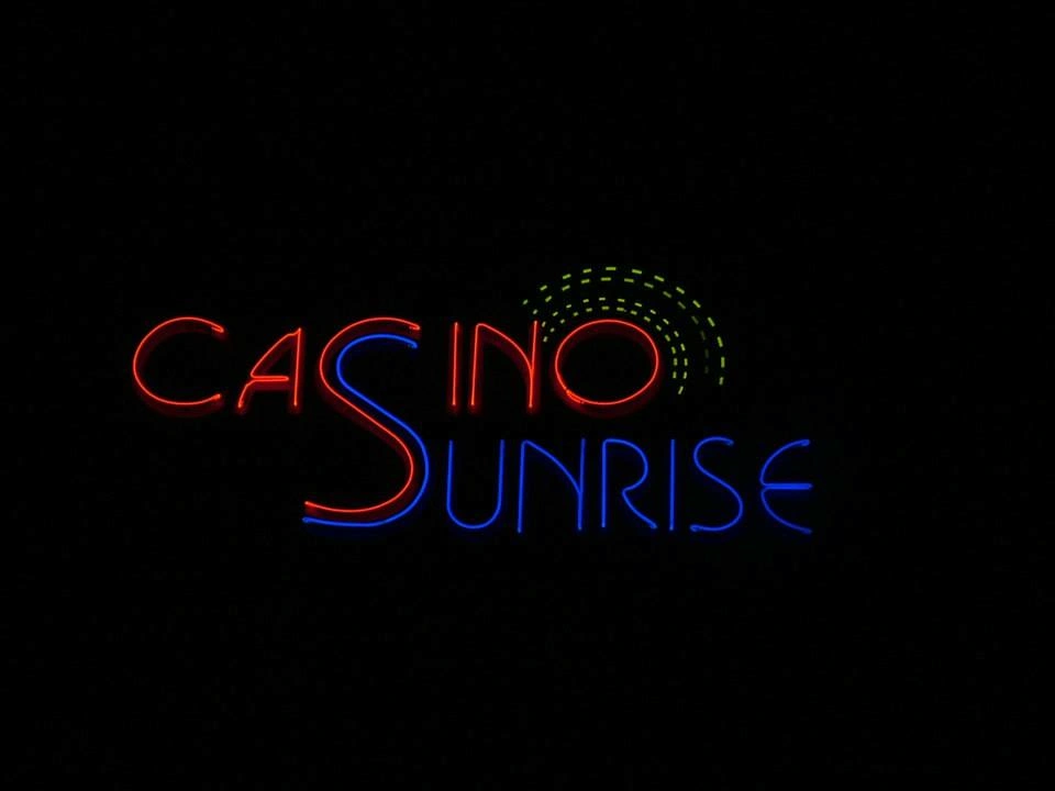 Неонов надпис Casino Sunrise