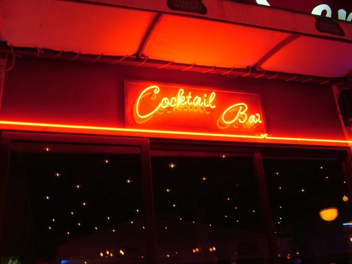 Неонова реклама Cocktail bar