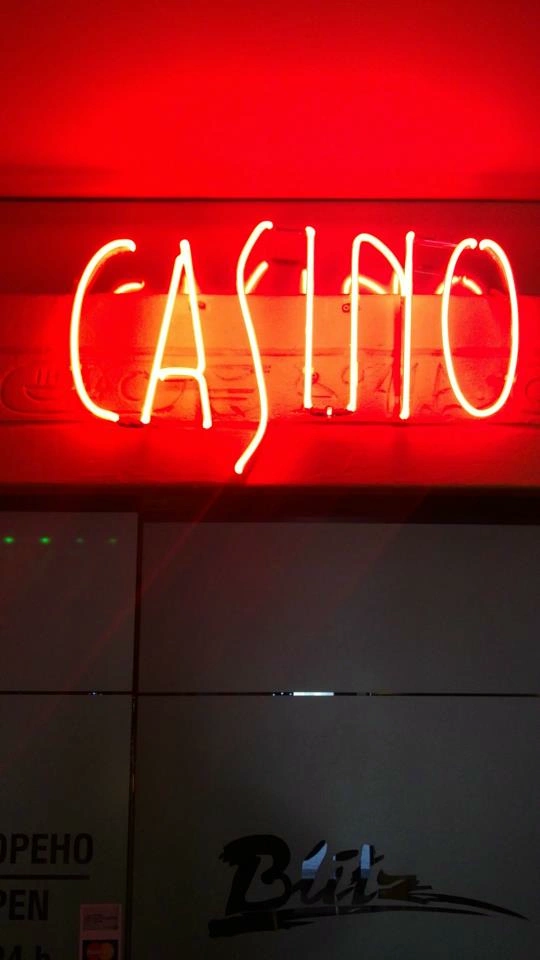 Неонова визия “Casino”