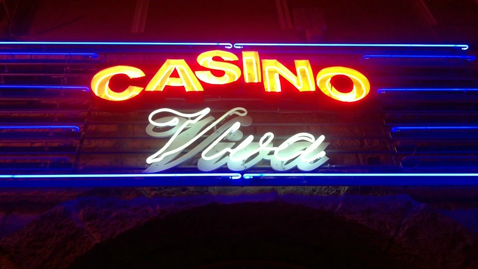 Неонова реклама “Casino Viva”