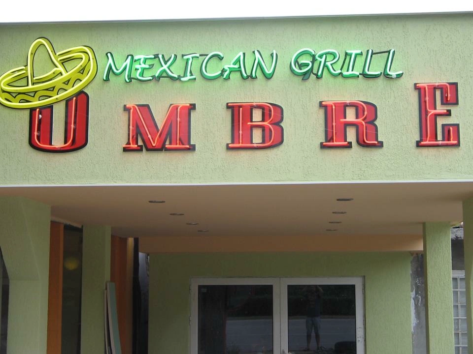 Неонова реклама Mexican Grill Ombre