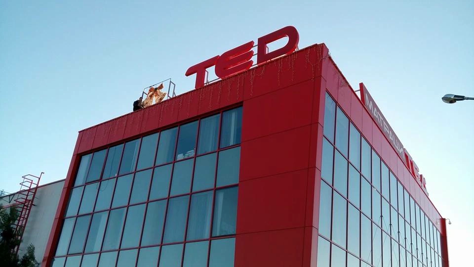 Обемни букви “TED”